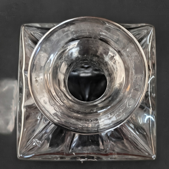 Elegant Clear Crystal Decanter - Picture 3 of 3